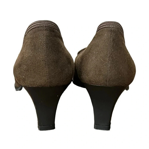 STUART WEITZMAN DARK BROWN SUEDE PUMP HEEL DECORATIVE BUCKLE‎ WOMEN'S SIZE 7.5 - Picture 4 of 14